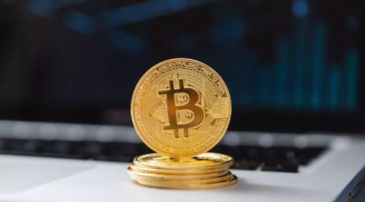  Dogecoin, Polygon, and Shiba Inu decline by up to 5% while Bitcoin holds $28,000